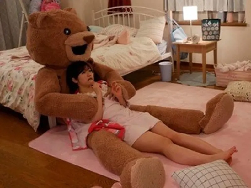 Chú bồ nhồi bông và em nữ sinh ngây thơ